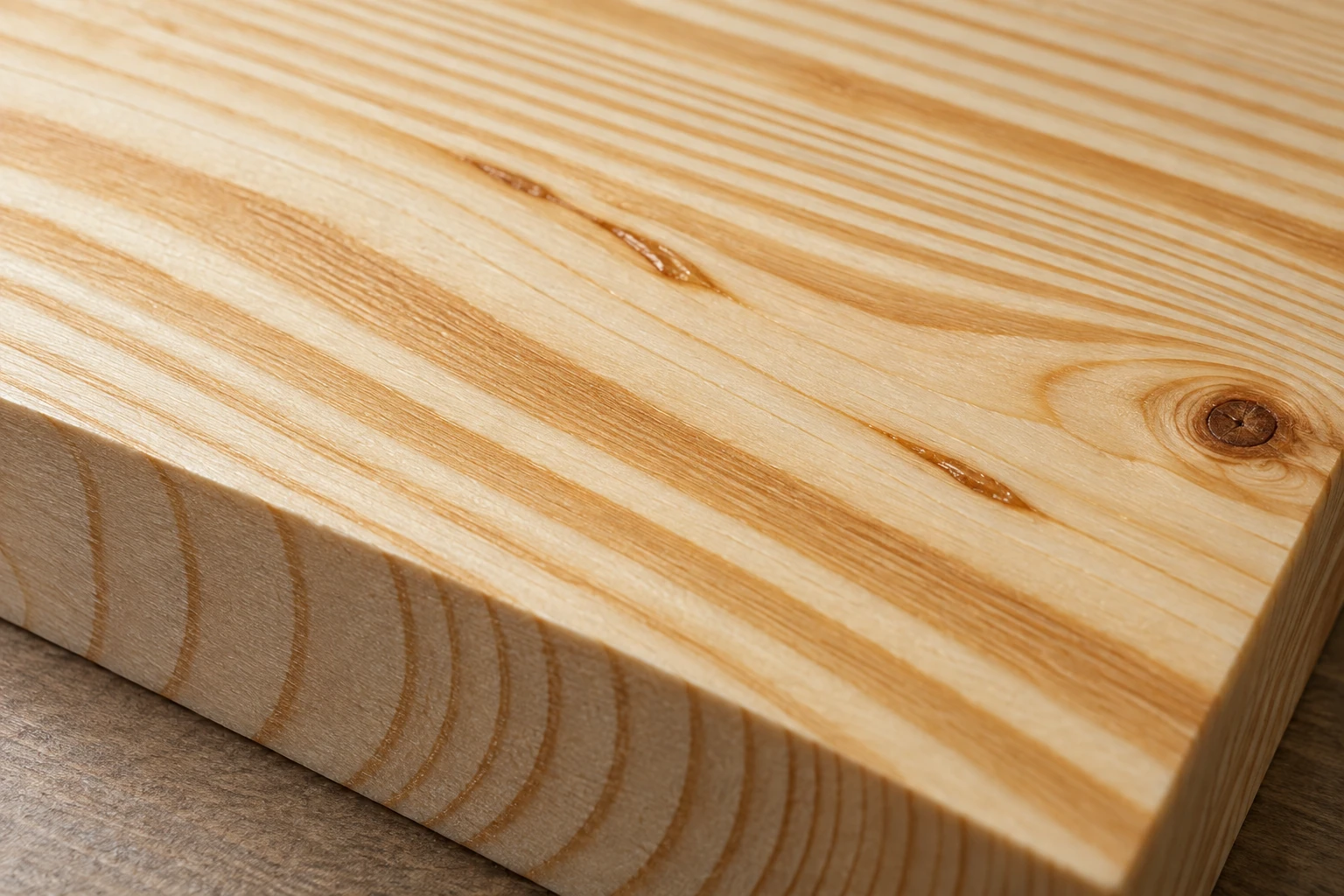 Madera maciza de pino de Nueva Zelanda · Detalle de veta y canto